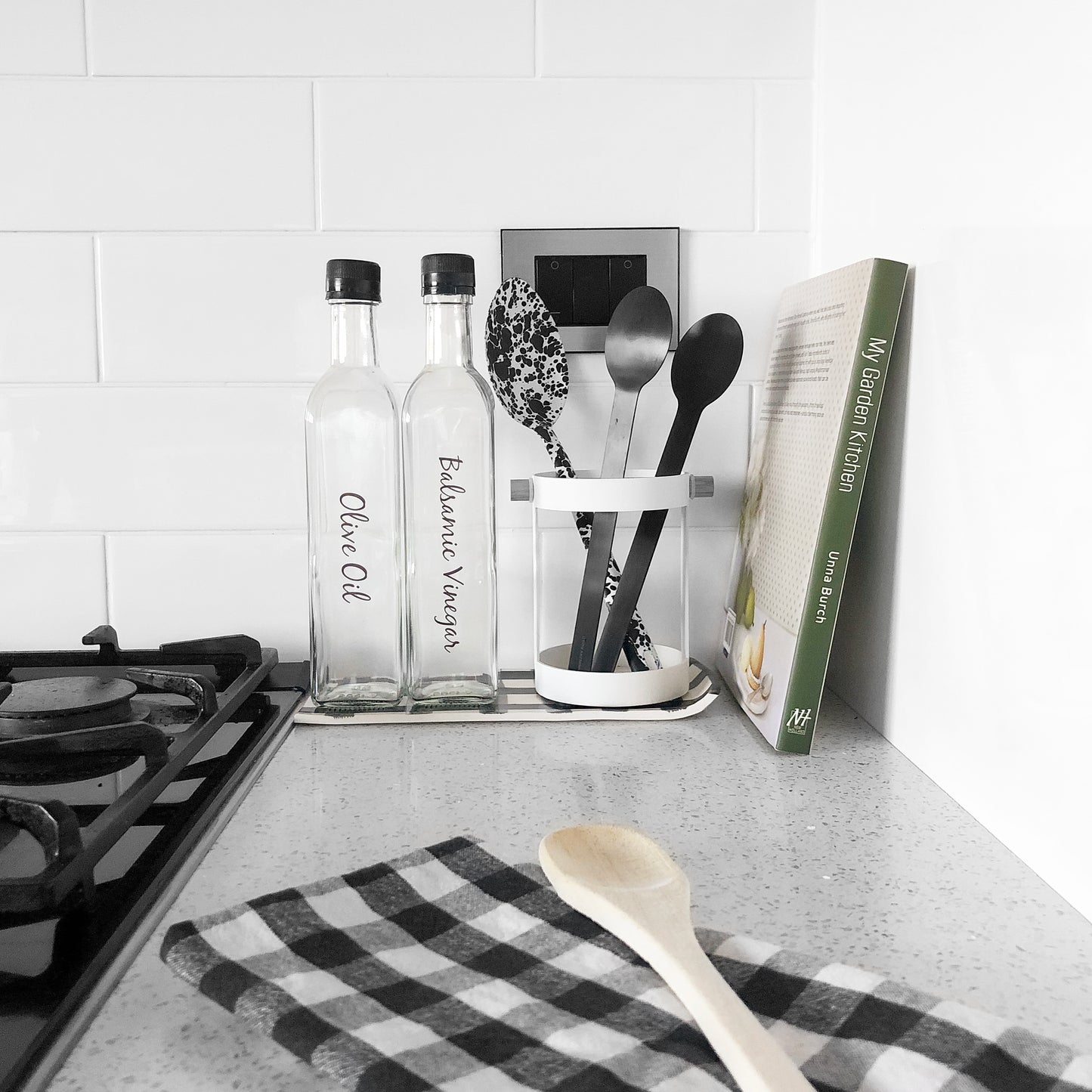 Turntable and Glass Bottle Bundle